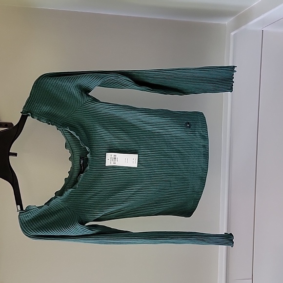Abercrombie & Fitch Tops - AF long sleeve crop